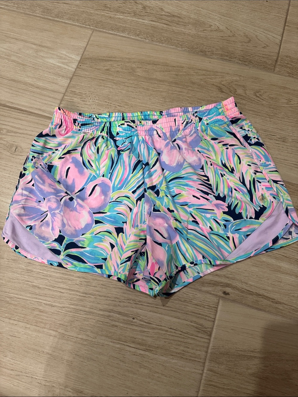 Lilly Pulitzer Luxletic Ocean Trail Short in Multi Bermudaful Size Small